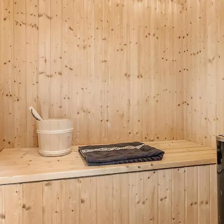 Stunning In With Sauna 加斯庭